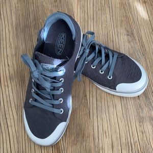 Keen quilted women’s low top sneakers